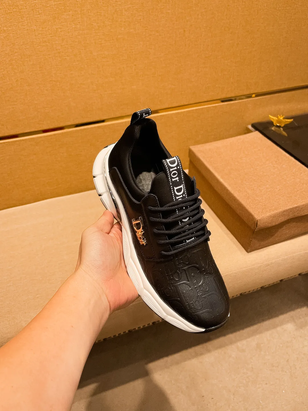 Men's shoes💰 440💰 [Dior] Men's high-end brand of shoes official website 1:1 latest masterpiece: the upper is made of Italian imported first-layer cowhide with a comfortable and breathable lining ➕original non-slip and wear-resistant outsole🔥, making walking more convenient and comfortable! An exclusive new model, a stunning work, a beautiful 1:1 replica [color] compared to the official quality! Create a fashionable personality to set off your uniqueness! A must-have for trendy men! Classic 🔥Size: 38-44 Color: 🔥 2⃣️colors available🔥.